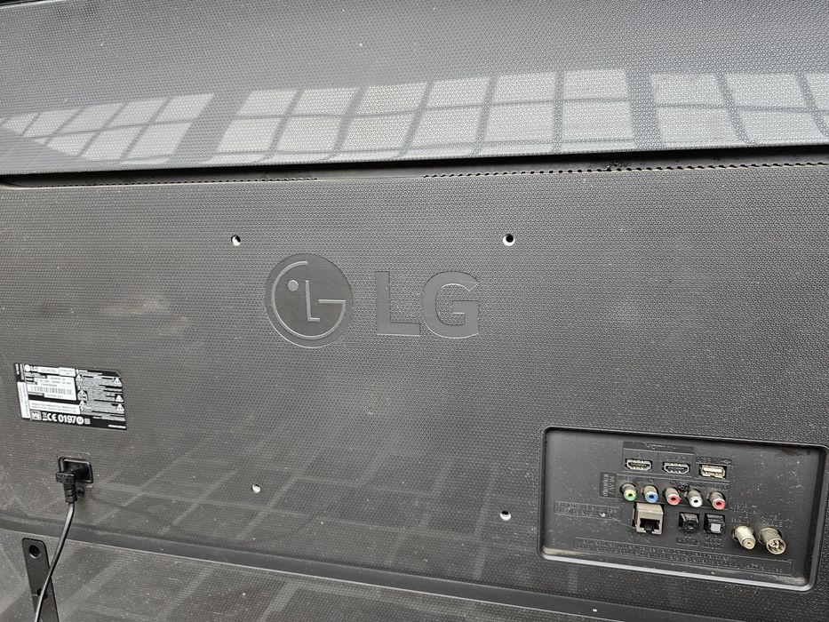 Smart TV LG 43UH61 a funcionar