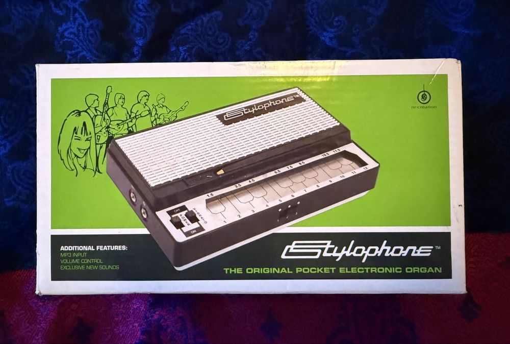 Stylophone-kieszonkowy syntetyzator Dübreq