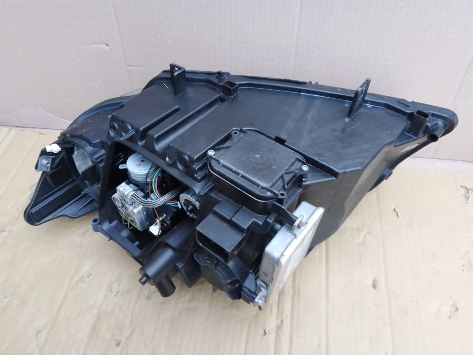 Xenon prawy BMW 3 III E90 lift dynamic skrętny Europa