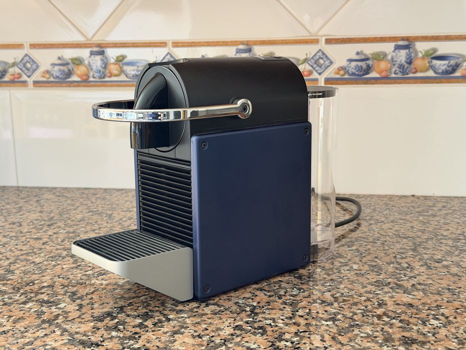 Máquina de Café Nespresso Pixie (Azul Escuro / Dark Blue) - Praticamente Nova