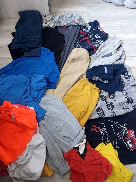 Віддам одяг на хлопчика 8 років