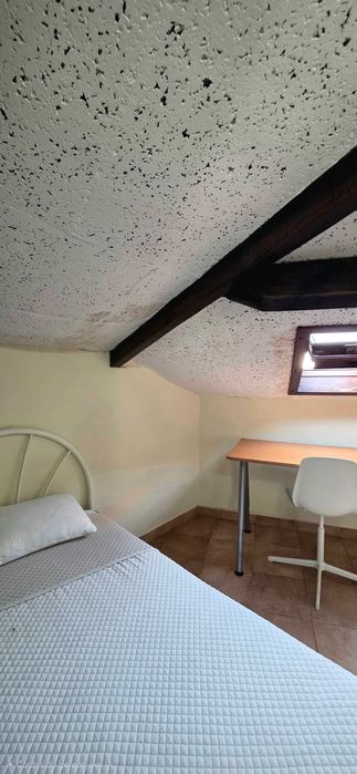Quarto para arrendamento a estudantes com anexo