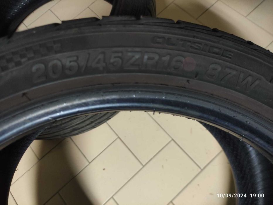 Pneus  (THREE-A) 205/45/16