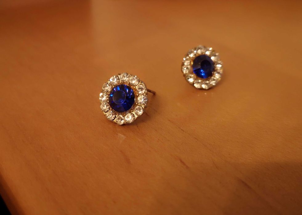 Brincos com brilhantes