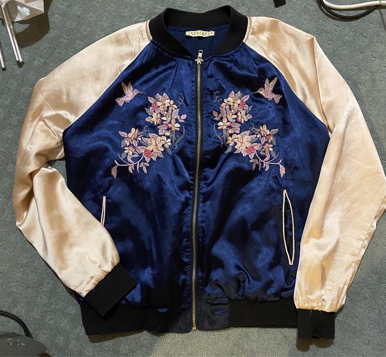 Атласный бомбер с вышивкой синий с колибри и цветами k-pop anime