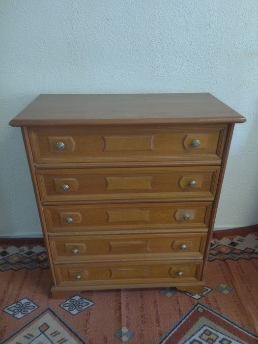 Cómoda com 5 gavetas