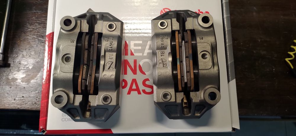 Pinças Brembo M4 100mm