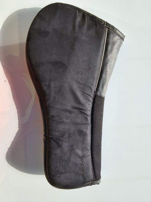 Selim de cavalo com acessórios