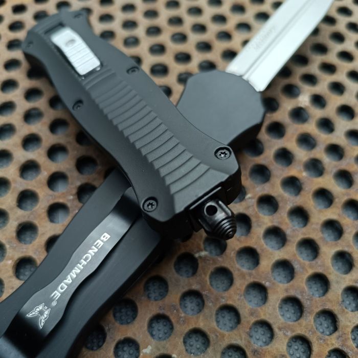 Фронтальний викидний ніж Benchmade Infidel