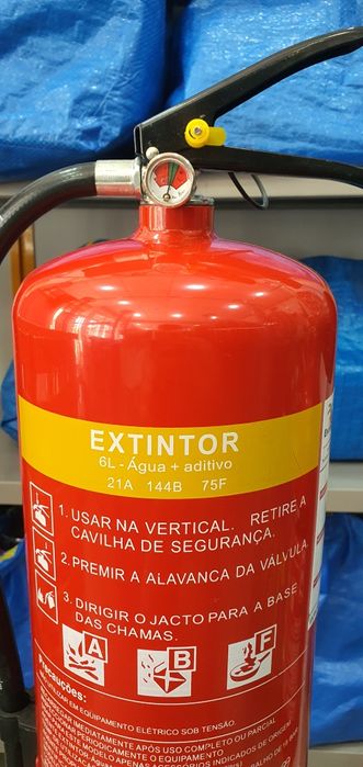 Extintores CO2 e Água vom Aditivo