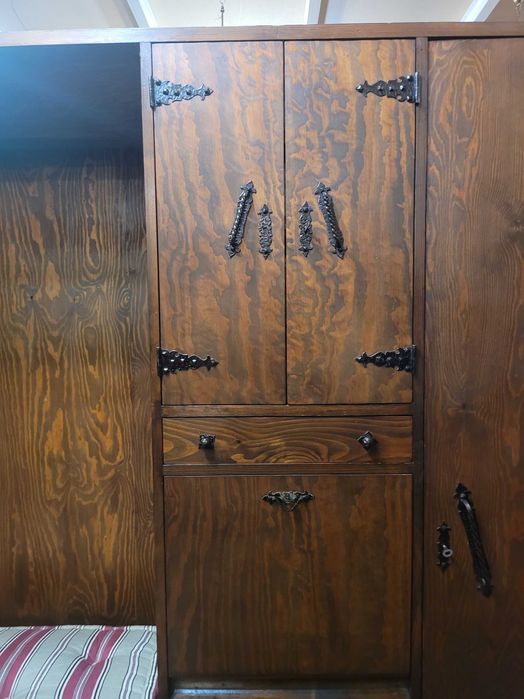 Grande móvel rustico em madeira maciça com cama encastrada - óptimo