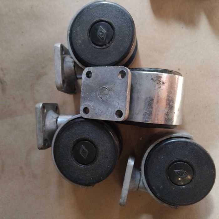 Колеса для меблів (тумбочка, підставка)