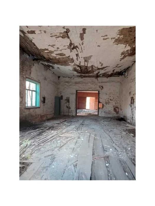 ПРОДАЖ - Група інвентарних об’єктів, площею 2106,9 кв.м. с. Кобижча