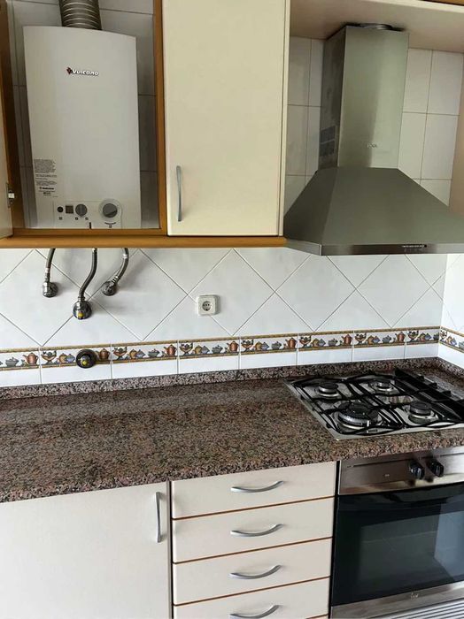 Móveis de Cozinha Creme com Puxadores Alumínio Conjunto Incompleto --> Apenas 150€