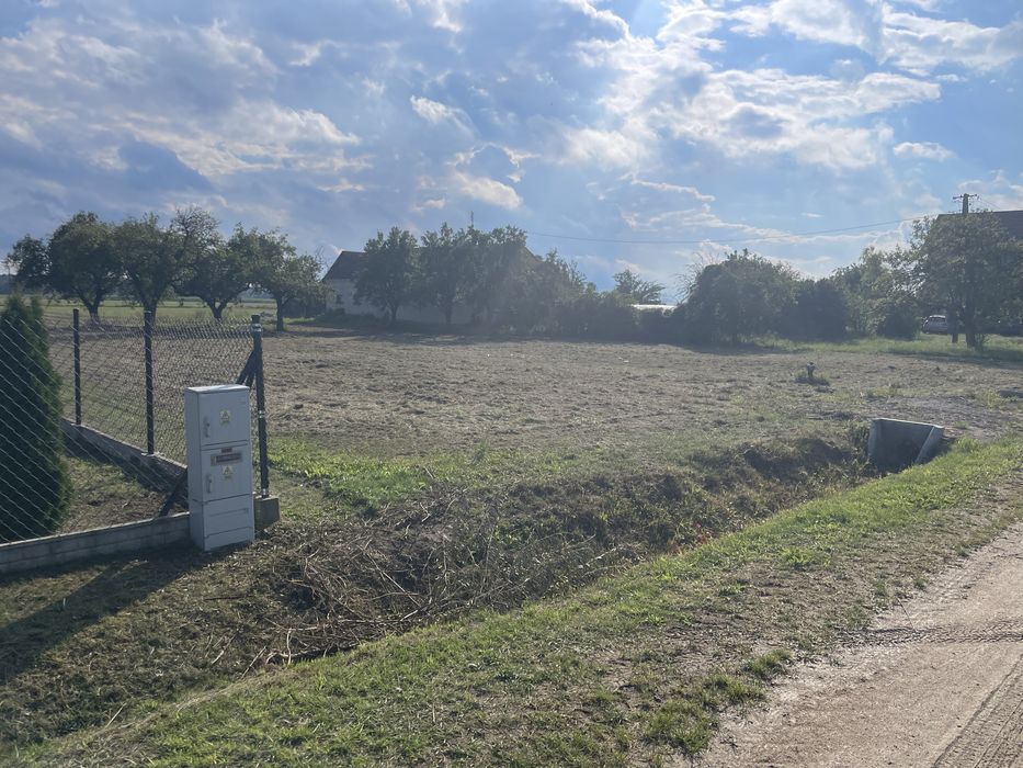 SPRZEDAM działkę z WZ 1500 m2