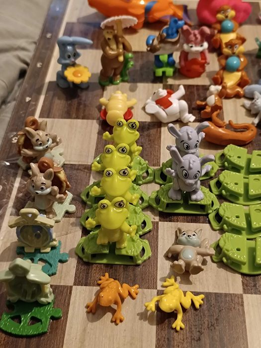 Conjunto de 50 animais de plástico e acessórios