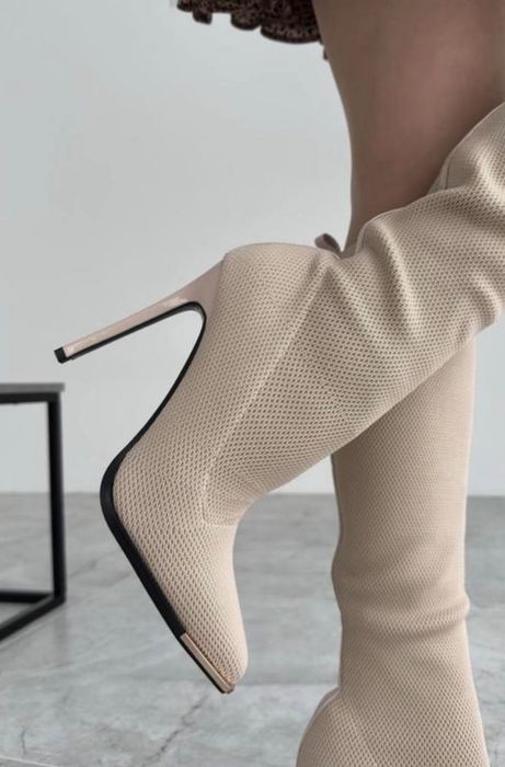 Підбори - ботильйони на шпильці та сукня