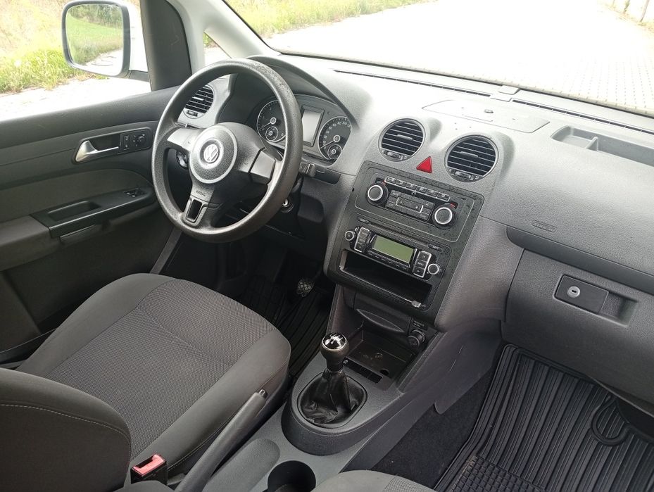 Volkswagen Caddy 2011r,dla osób na wózkach inwalidzkich,rampa.