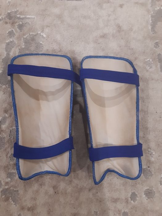 Щитки  футбольні