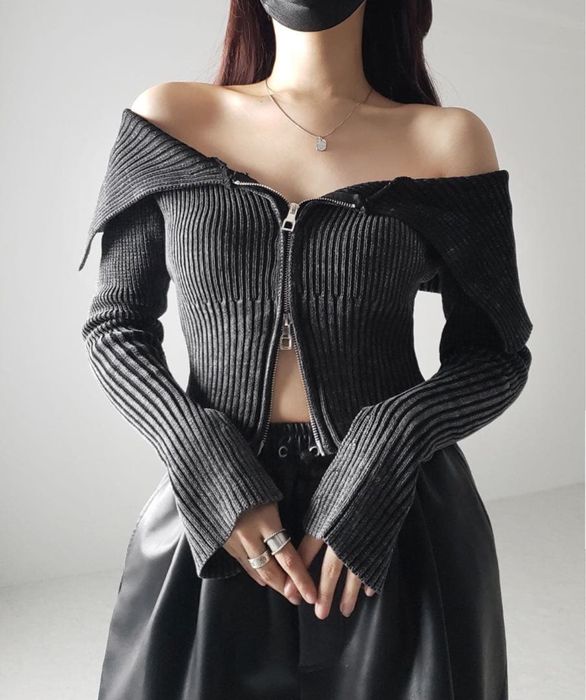 Елегантна сіра кофтинка  на замку