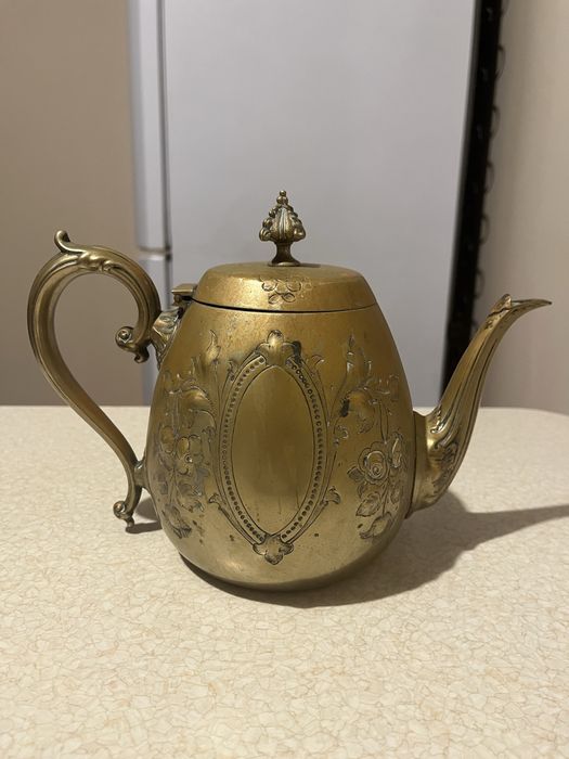 Mosiężny czajnik imbryk grawerowany