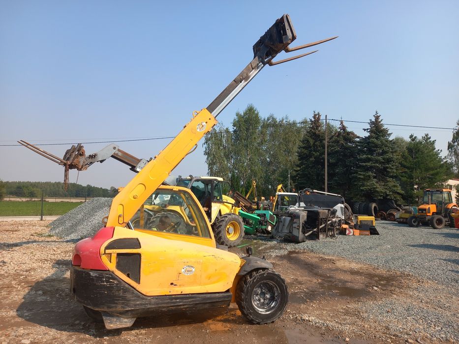 Mała ładowarka teleskopowa Manitou zwinna  sekretna jak Merlo  claas