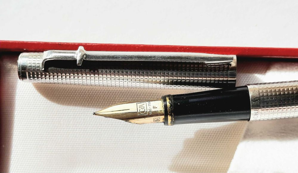 Caneta de aparo Caran d'Ache Madison em 
Prata