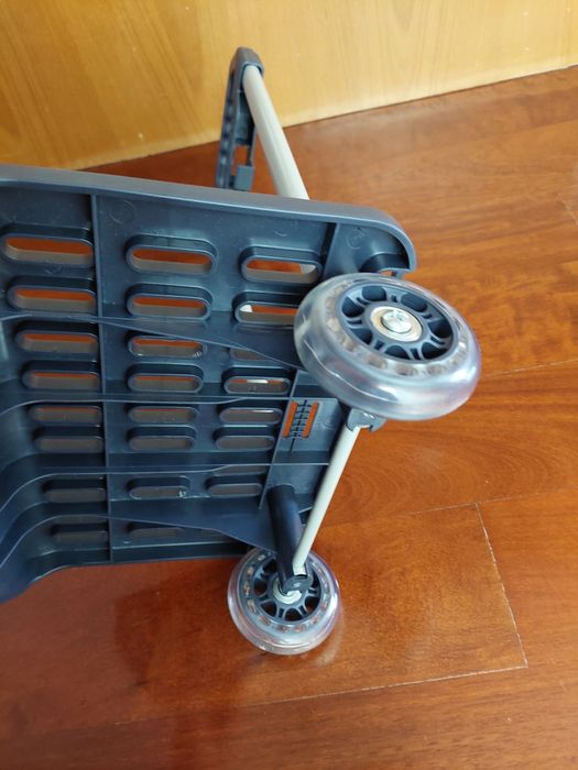 Suporte troley para colocar a mochila