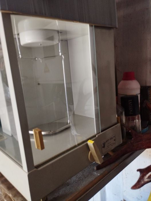 Весы лабораторные