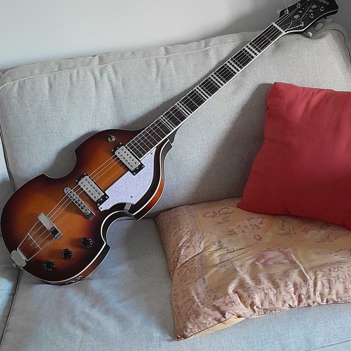 Guitarra eletrica 6 cordas Hofner em bom estado