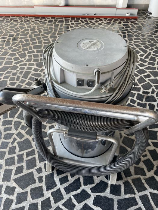 Aspirador industrial liquidos e sólidos com carro