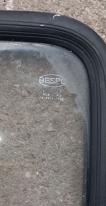 Tylna szyba Fiat 126p