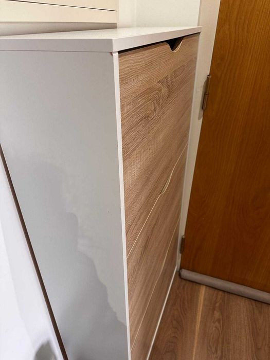 Sapateira de madeira