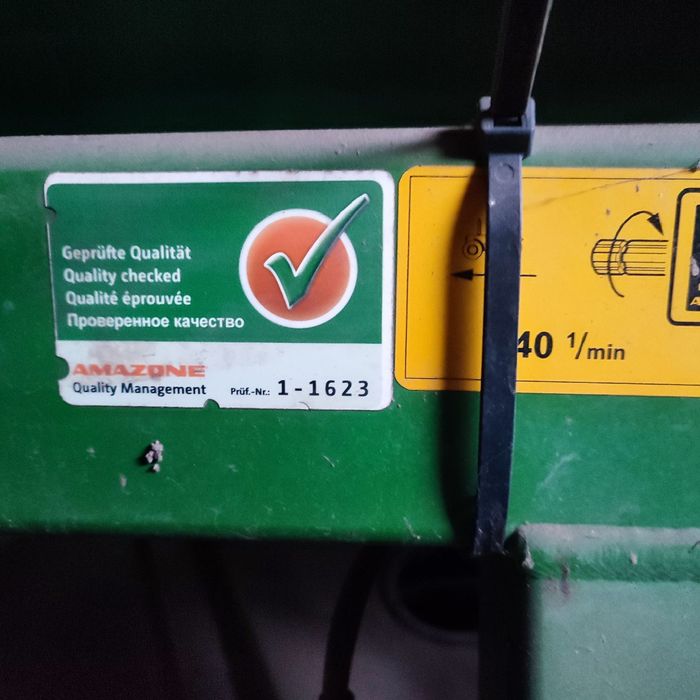 Розкидач мінеральних добрив Amazone Zaam 1001