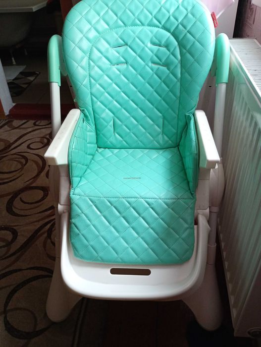 Стілець для годування