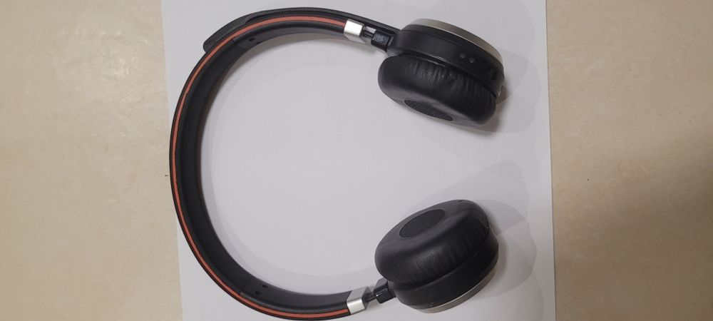 Наушники Plantronics Poly Voyager Focus 2