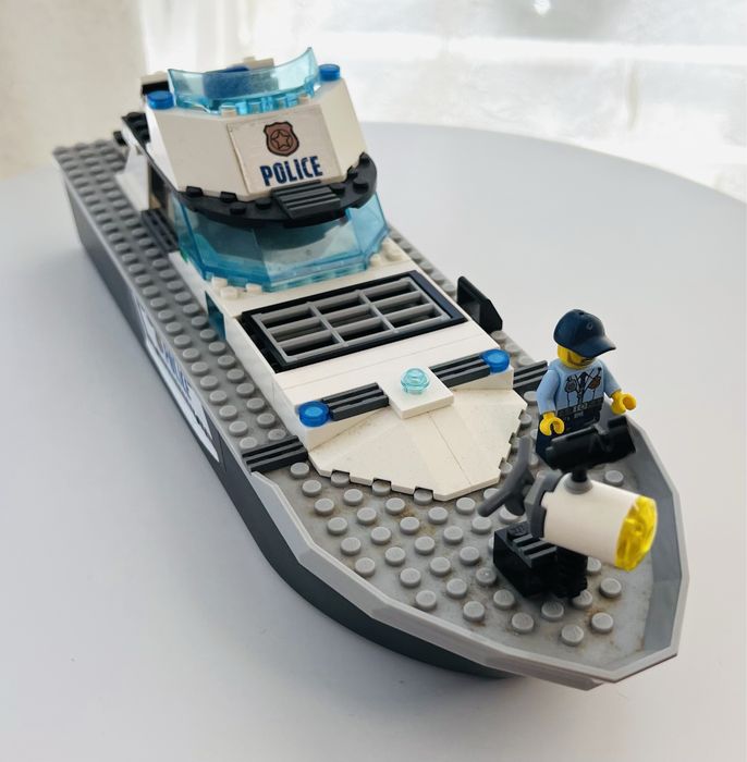 Conjunto Lego Cars + Barco da Policia + carro