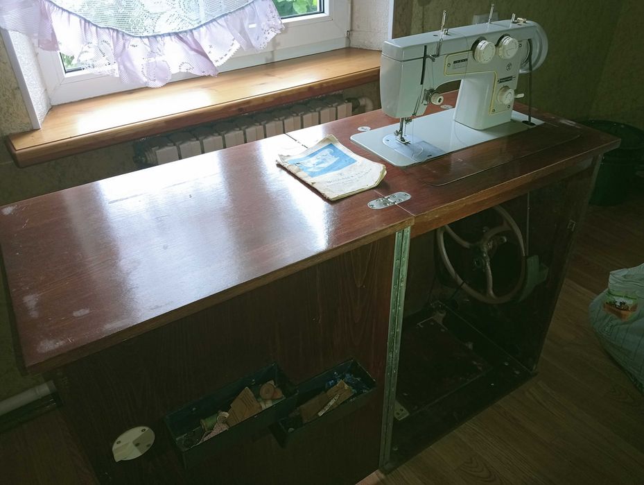 Продам швейную машинку Подольск-142 (бытовая, класс 142)