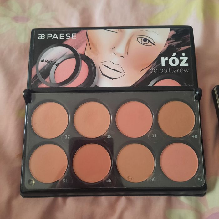 Stojak ekspozytor paleta róż do policzków Paese