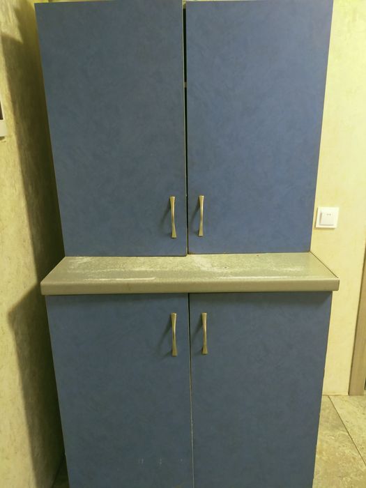 Продам невеличку кухню.На дачу  нижні і верхні шкафчики.
