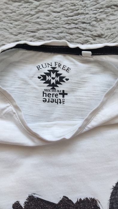 Biała bluzka z nadrukiem łabędzia