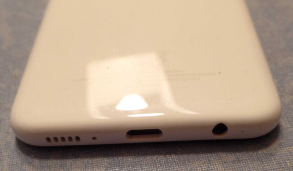 Samsung A20e functioning properly without damage or defects64751447801346124