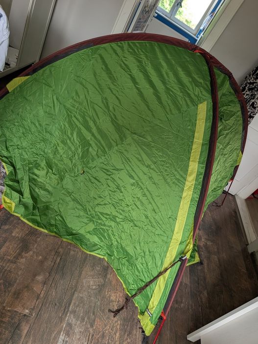Namiot Quechua Quick Hiker 3 – 3-osobowy + mata samopompująca GRATIS