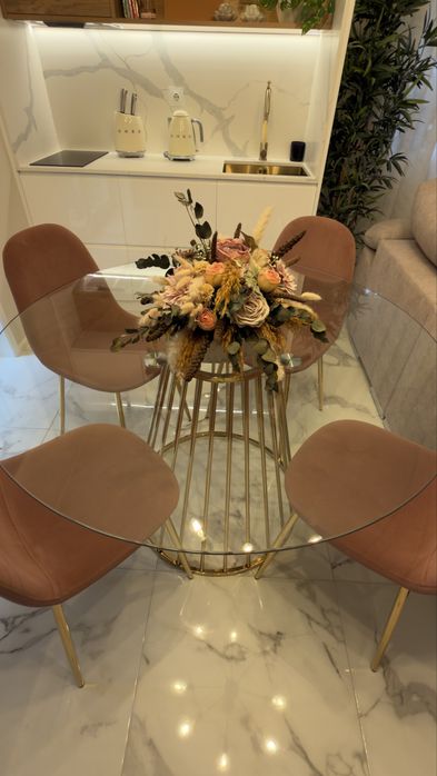 Mesa de jantar redonda em vidro e dourado – 120 cm