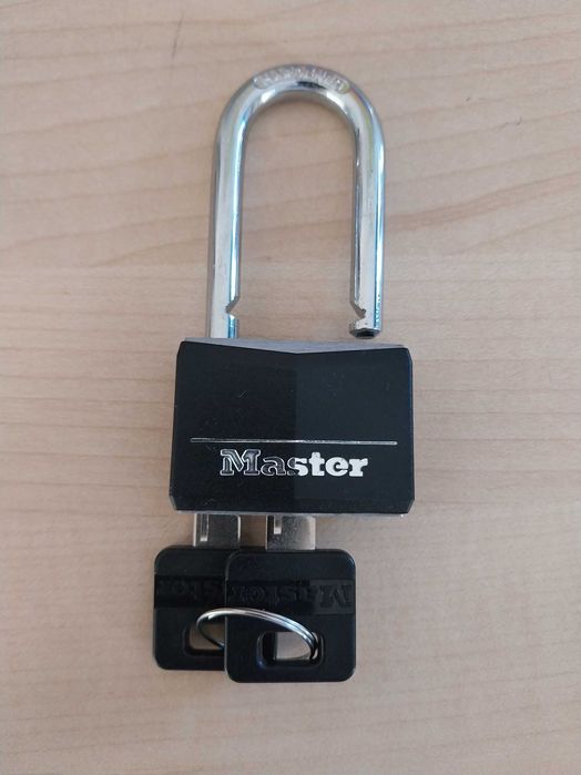Cadeado  largo de alumínio Master com Chaves