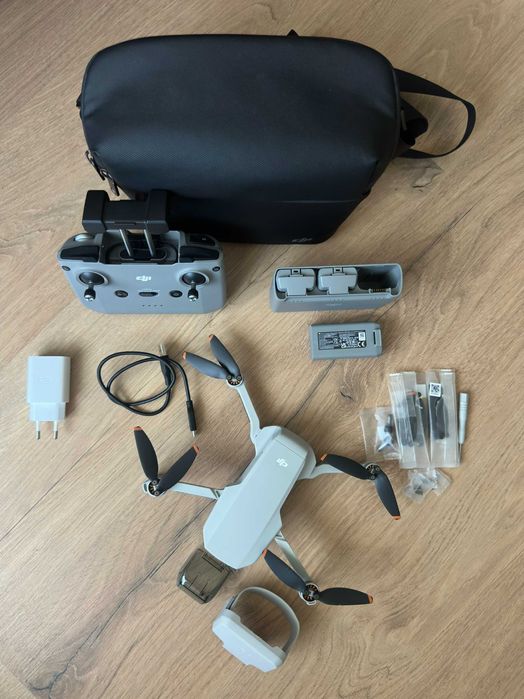 Drone DJI Mini 2 - Fly More Combo