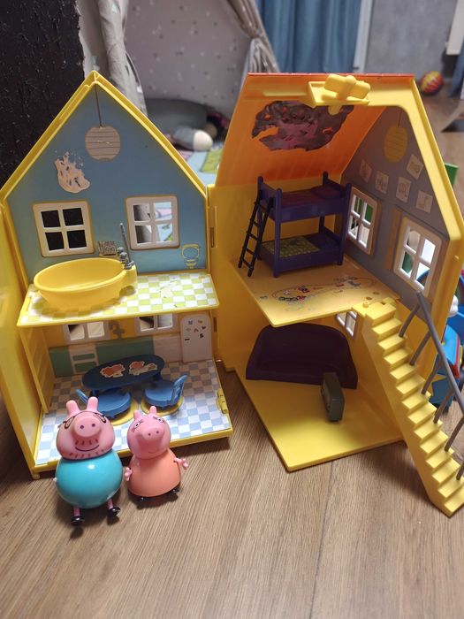Будинок на дереві, паровозик та будинок свинки пеппи Peppa pig