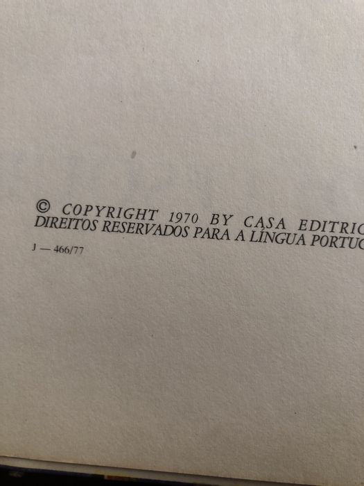 Livro de aventuras “ A ilha do tesouro “ Robert L. Stevenson”