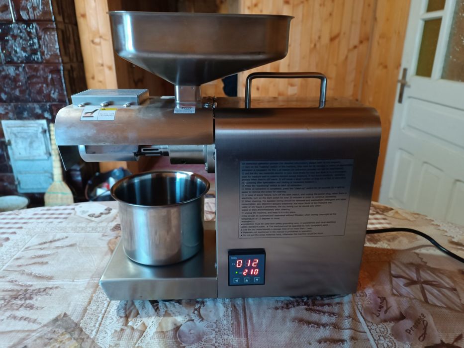 Масло прес Dulong TN 600 W був у використанні декілька раз .