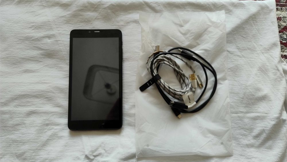 Tablet 7" Kruger&Matz Eagle 702 (LTE, 2/16GB), KM0702. Sam tablet + nóżki Wozinsky